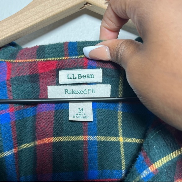 LL Bean Women's Scotch‎ Plaid Flannel Shirt Medium Green Red Relaxed Cabincore - Picture 4 of 9